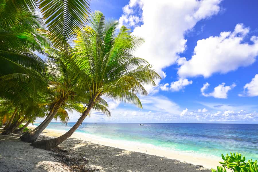 Cartagena: 5 Islands Boat Tour with Lunch, Snorkeling, & Bar - Isla Grande and the Pablo Escobar landmarks
