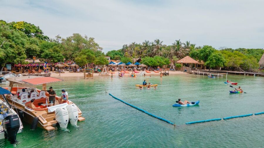 Cartagena: Islabela Islands Boat Trip with Lunch & Cocktail - Lunch with three straightforward choices