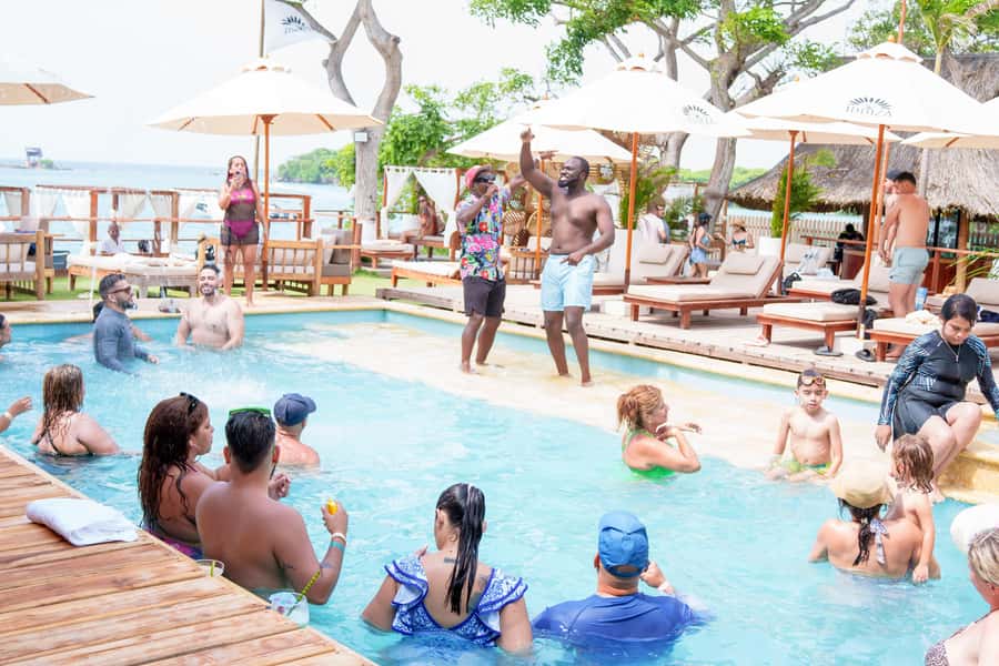 Cartagena: Rosario Islands Daypass Ibbiza Island Beach Club - A full Caribbean day from Cartagena