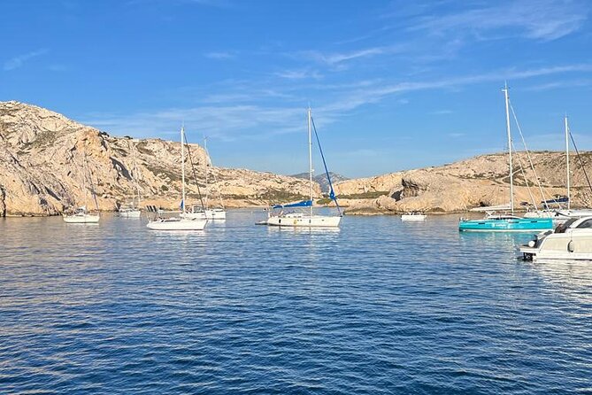 Catamaran cruise in the Frioul Archipelago in Marseille - Returning through the harbor to Corbières