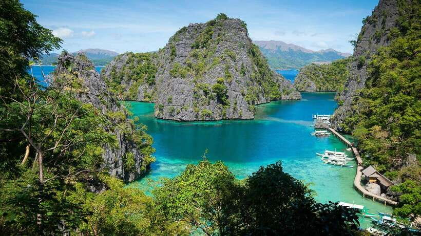 Coron: Complete Island Hopping Guided Tour with Lunch - Kayangan Lake and the first climb