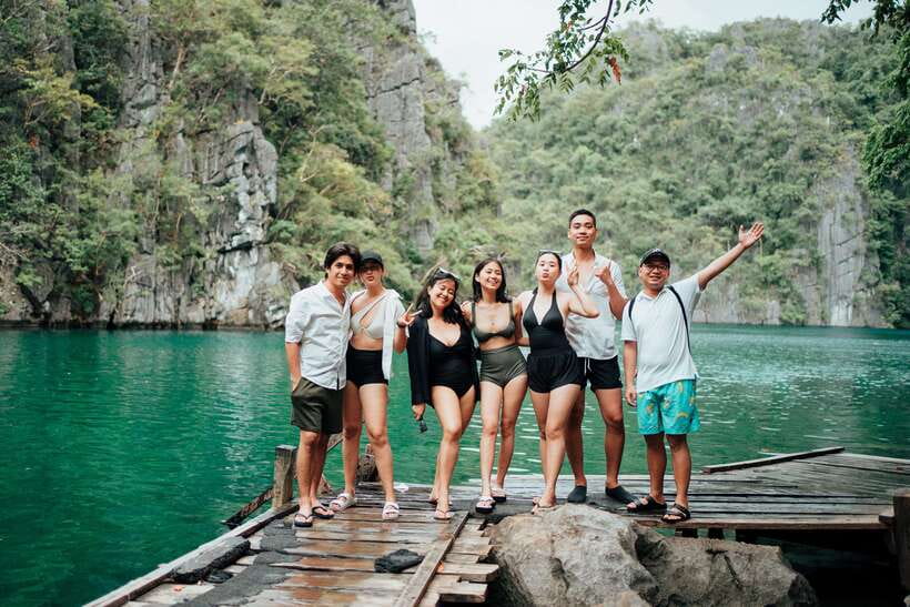 Coron: Private Island-Hopping Tour on a Yacht or Speedboat - Yacht or speedboat: which option suits you?