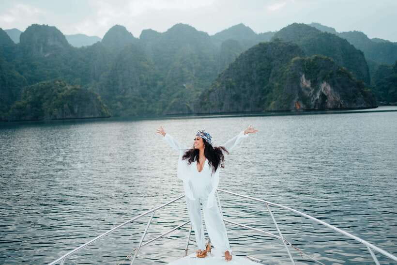 Coron: Private Island-Hopping Tour on a Yacht or Speedboat - Kayangan Lake and the climb to the famous view