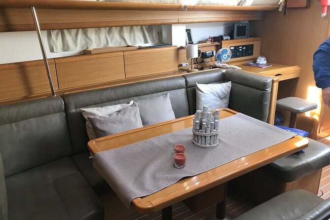 Daily excursion by dinghy to the Maddalena Archipelago - What the boat day feels like