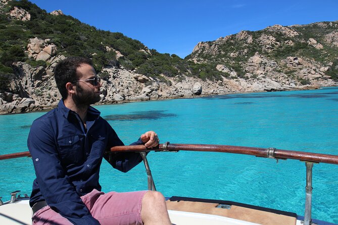Day on a boat in the archipelago of La Maddalena with lunch - Spargi’s coves and a one-hour stop