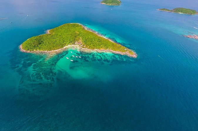 Discover 3 islands of Phu Quoc by boat - Who will enjoy this outing most?