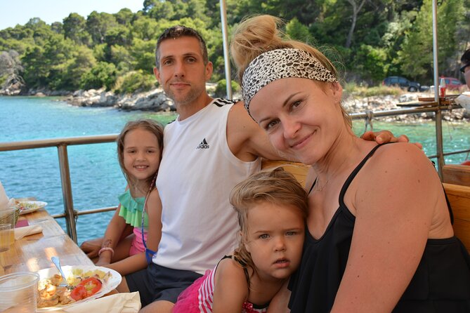 Dubrovnik: 3 Islands Boat Tour with Lunch & drinks(FR, ES, EN) - Lunch, drinks, and service aboard Triton