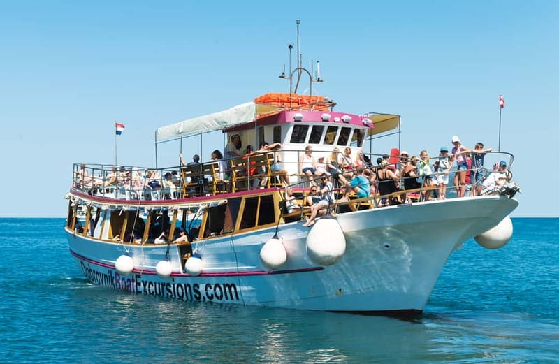 Dubrovnik: 3 Islands Fun Boat Trip with Drinks (FR, ES, EN) - The first cruise, 45 minutes along the Dubrovnik coast
