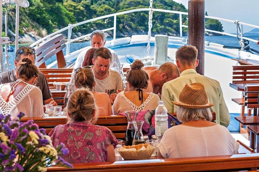 Dubrovnik: Elaphite Islands Cruise with Drinks/Lunch Options - Lunch, wine, and the long afternoon on Lopud