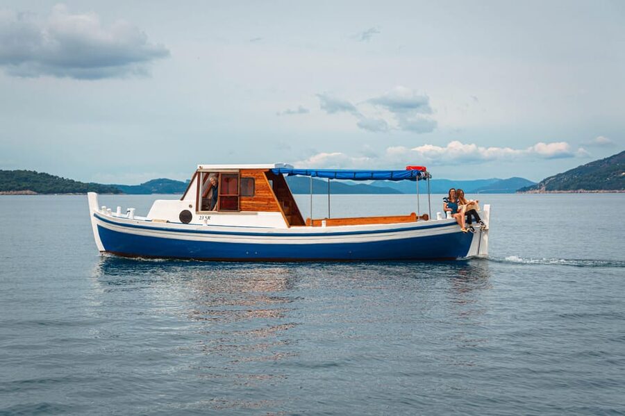 Dubrovnik: Full-Day Blue Cave & Elaphiti Islands Boat Tour - Drinks, snacks, and life on board