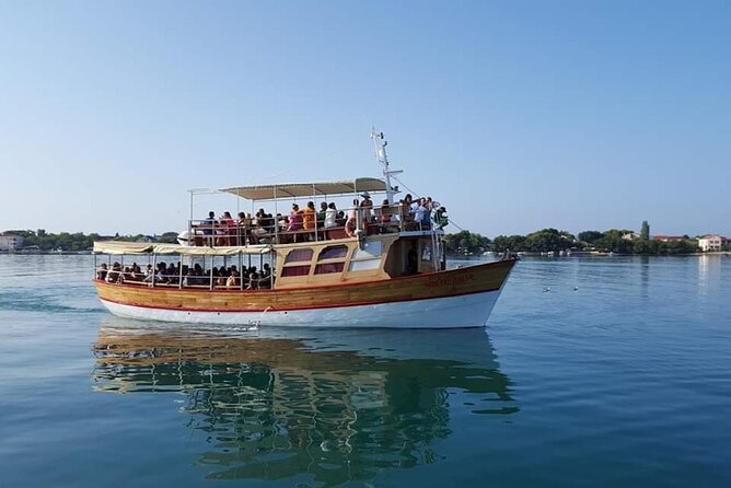 Dubrovnik Islands Boat Tour with Lunch and Unlimited Drinks - Lunch on board: fish, chicken, or vegetables