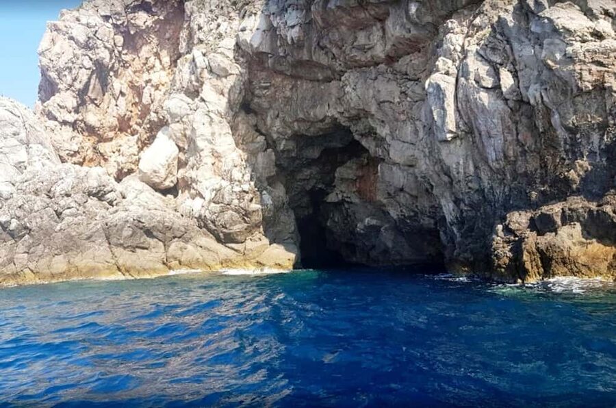 Dubrovnik: Private Luxury Yacht Tour to the Elaphite Islands - Lopud and the sandy sands of Šunj