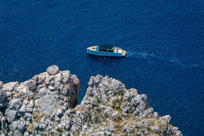 Dubrovnik to Elaphiti: Yacht Escape in Style - Who will enjoy this yacht outing most?
