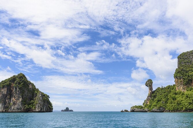 Early Bird Phi Phi and 4 Islands Tour by Speedboat from Krabi - Pileh Bay gives you the classic Phi Phi view