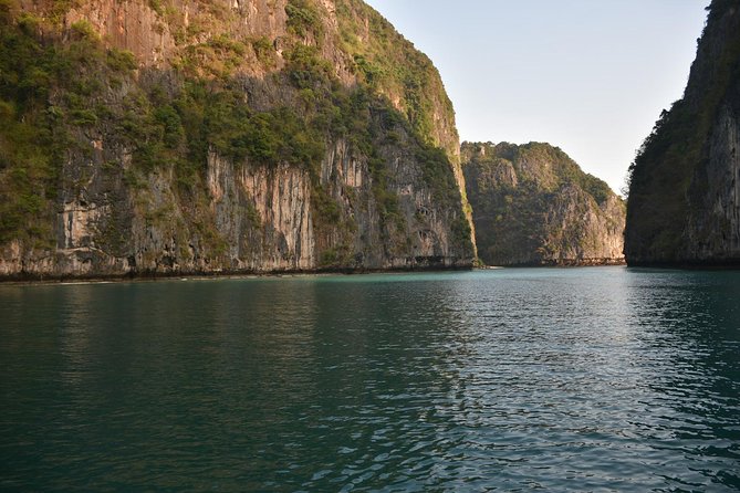 Early Bird Phi Phi Island & 4 Islands Speed Boat Tour from Krabi - Crew service, group size, and comfort