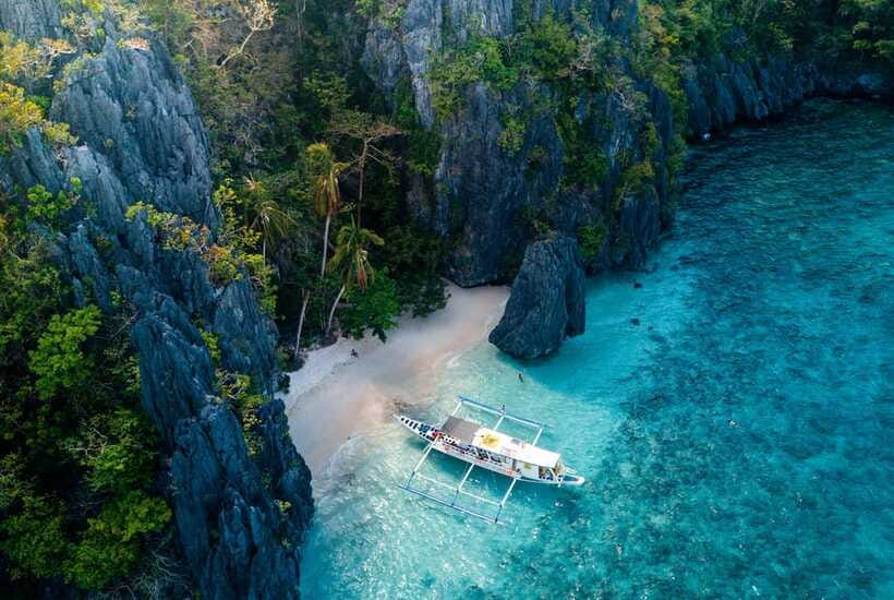 El Nido: Island Hopping Adventure by Haqqy Life - Starting at Frendz Hostel at 10 AM