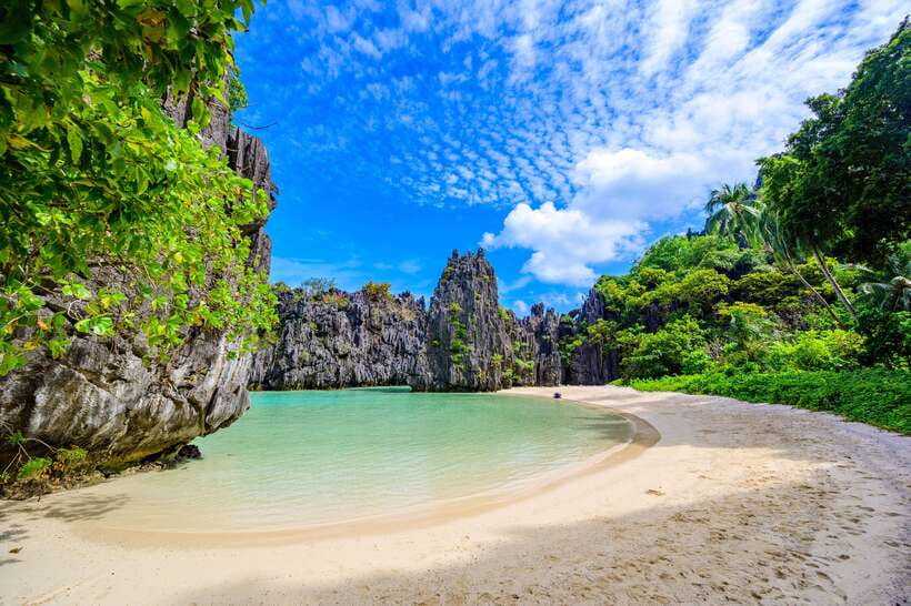 El Nido: Island Hopping and Snorkeling Private Boat Tour C - Helicopter Island sets the tone