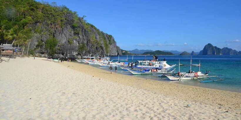 El Nido: Island Hopping Tour A Lagoons and Beaches - Shimizu Island for sand, swimming, and lunch