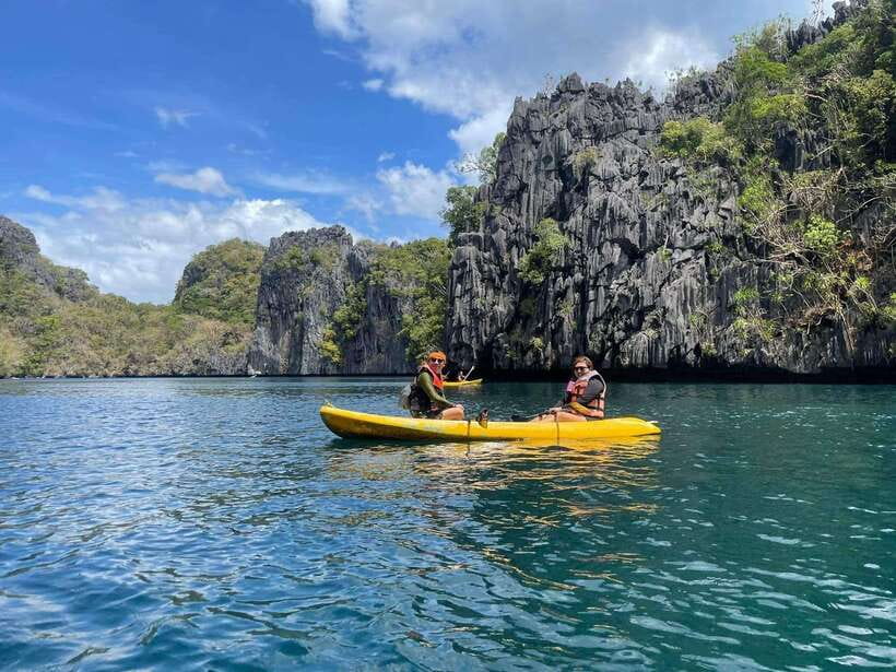 El Nido: Island Hopping Tour C with Lunch EDTF included - The guide, boat, and group experience