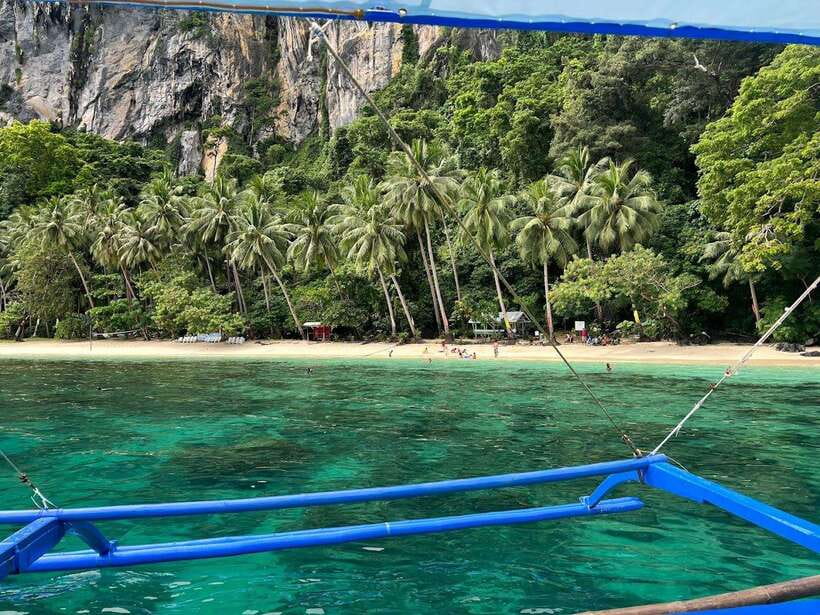El Nido: Private/Exclusive Island Hopping Tour A BEST PRICE! - Payong-Payong Beach: a calm place to slow down