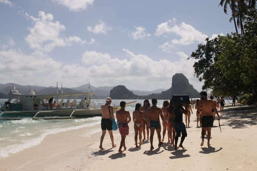 El Nido Private Tour A: Best Island Hopping - Secret Lagoon through the narrow rock entrance