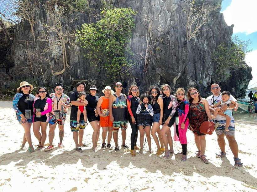 EL NIDO: Sharing/Joiner Island Hopping Tour A w/BUFFET LUNCH - Seven Commandos Beach starts the beach day