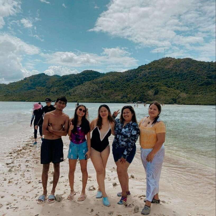 EL NIDO: Sharing/Joiner Island Hopping Tour B - Entalula Beach begins the day with soft sand