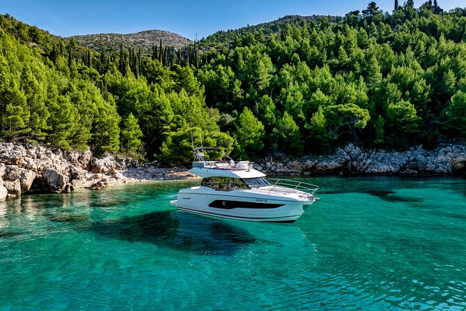 Exclusive Luxury Yacht Tour of the Elaphiti Islands - Drinks, food, and the daily rhythm