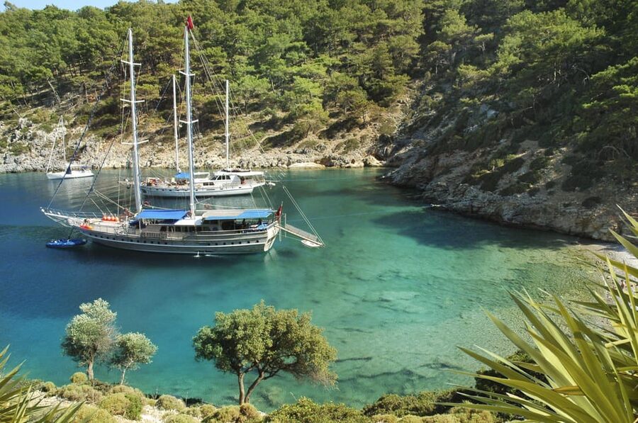 Fethiye: 12 Islands Boat Tour with Lunch and Hotel Pickup - Choosing your spot on the boat