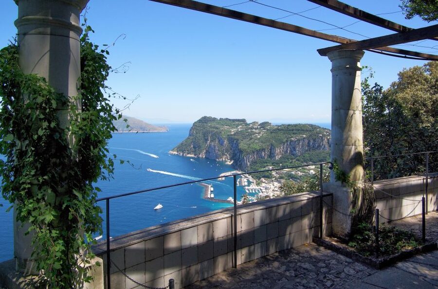 From Amalfi: Li Galli and Capri Islands Boat Tour - The grotto views and what to expect