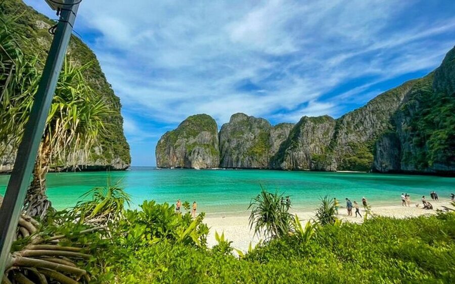 From Ao Nang: Phi Phi Islands Day Tour by Boat with Lunch - Crowds, weather, and the limits of a group tour