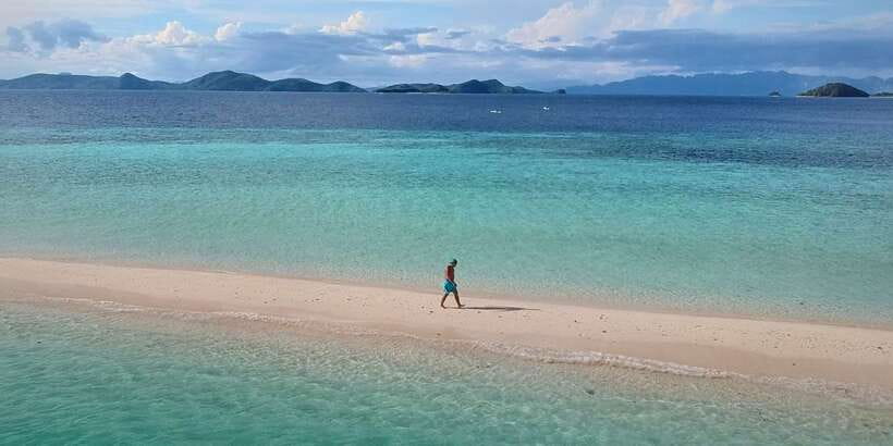 From Coron: Private Island-Hopping Cruise with Lunch - A picnic lunch with practical comforts
