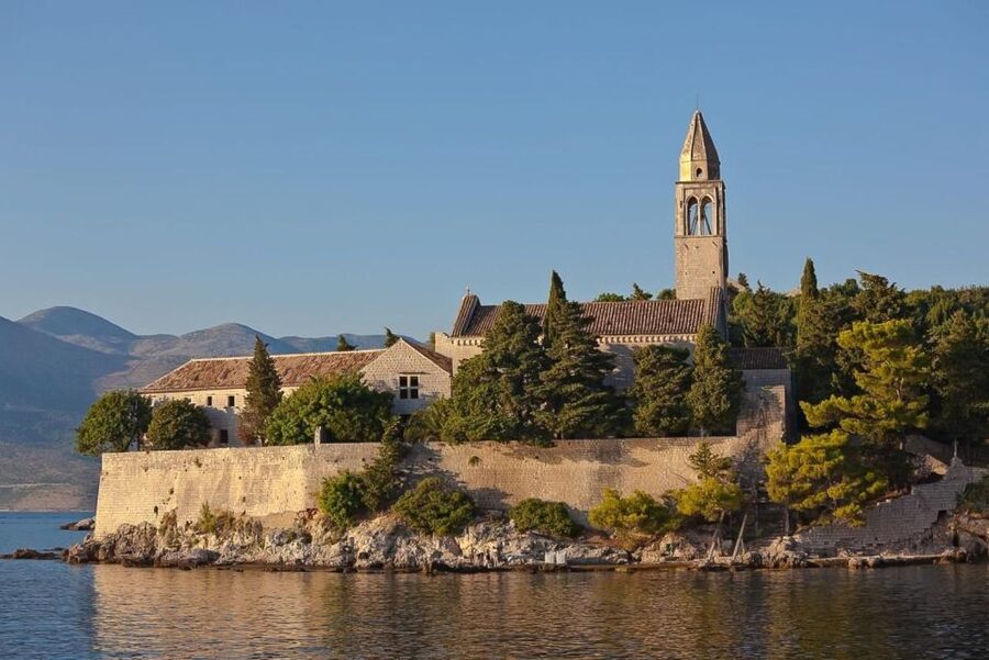 From Dubrovnik: Elaphite Islands Day Trip with Lunch - Lunch on board, with three menu choices