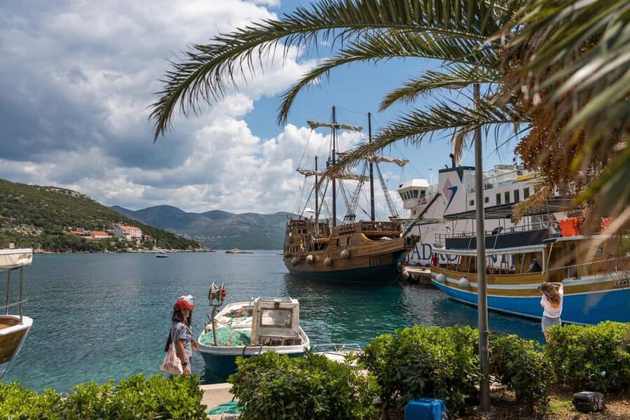 From Dubrovnik: Elaphiti Islands Galleon Cruise with Lunch - Lunch with the Adriatic around you
