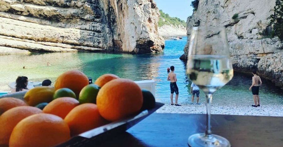 From Hvar: Blue Cave and 5 Islands Boat Tour - The Green Cave and its changing light