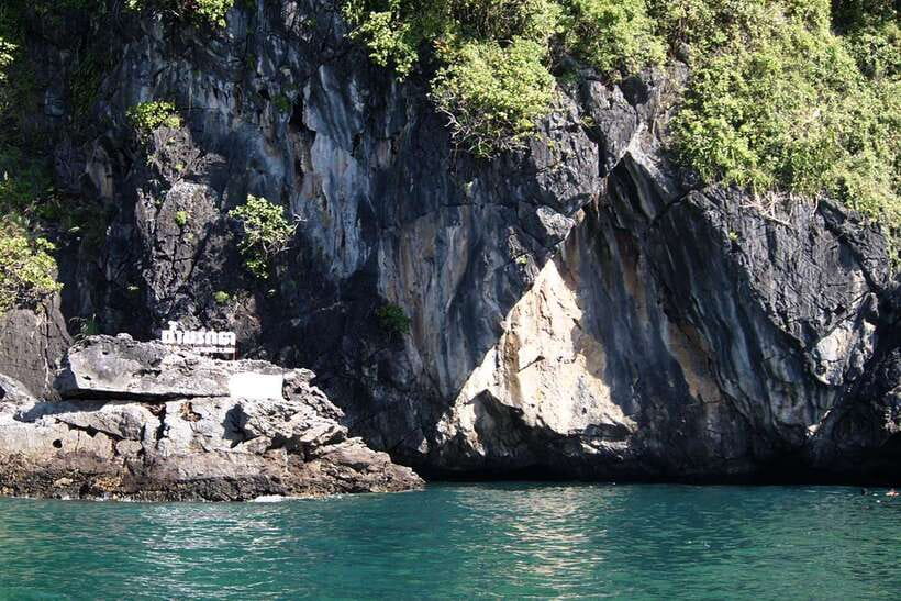 From Koh Lanta: 4 Islands Adventure- Emerald Cave&Koh Kradan - Snorkeling around Koh Chueak