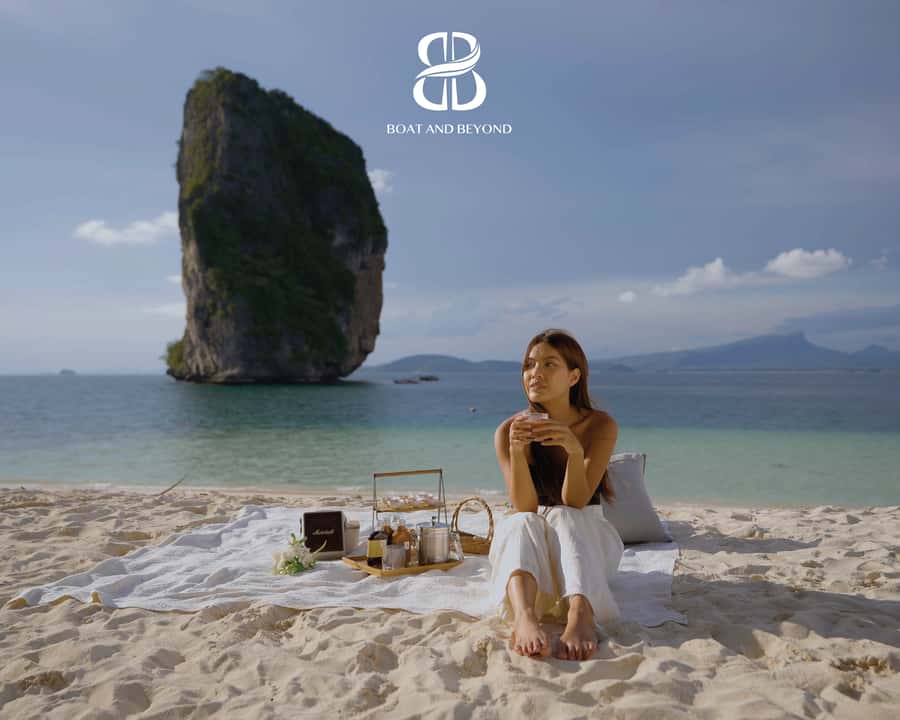 From Krabi: 4 Islands Private Longtail Boat Tour with Picnic - Poda Island and the beach picnic