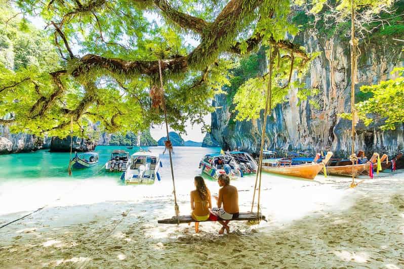 From Krabi: Hong Islands Day Trip by Speedboat with Lunch - Thai picnic lunch beside the water