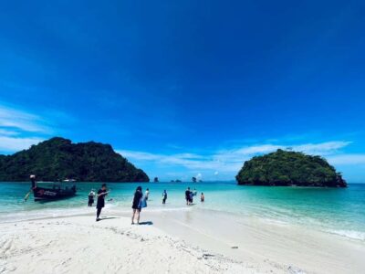 Phi Phi Early Bird & 4 Islands by Speedboat