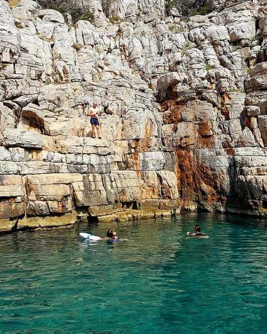 From Makarska: Full day private speed boat tour 3 islands - Mala Stiniva, a calm first swim on Hvar