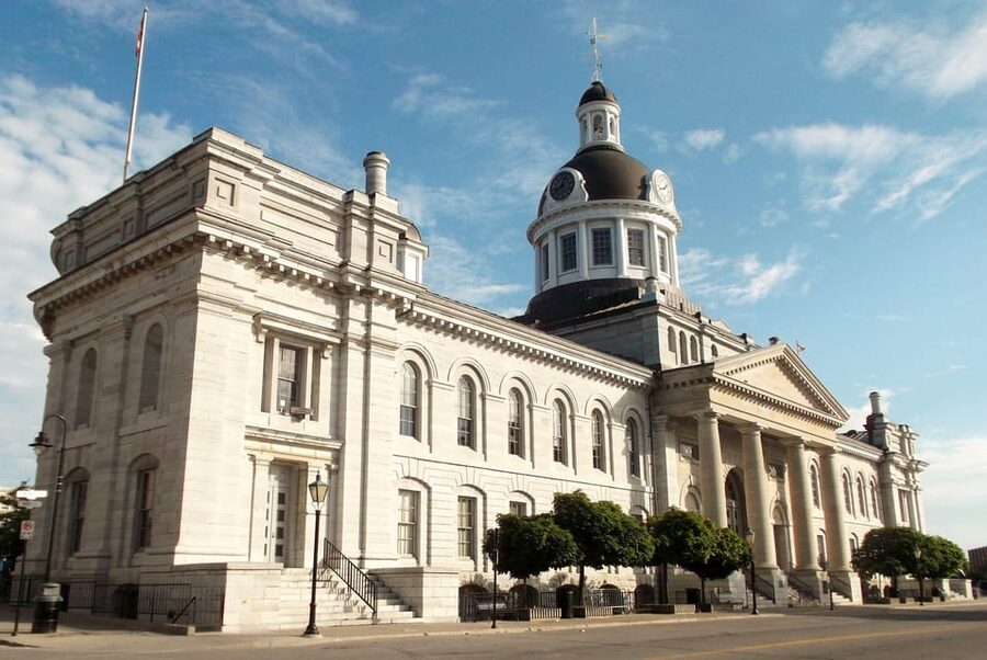 From Montreal: Kingston City Day Trip & 1000 Island Cruise - Royal Military College and Queen’s University