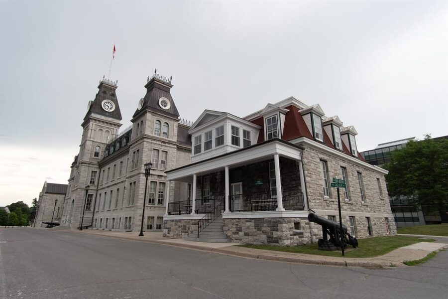 From Montreal: Kingston City Day Trip & 1000 Island Cruise - Free time among downtown shops and cafés