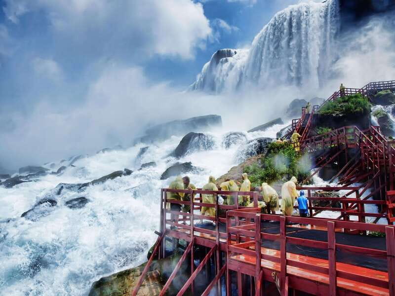 From Montreal: Toronto, Niagara Falls & 1000 Islands Tour - Leaving Montreal for a packed Ontario weekend