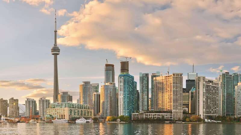 From Montreal: Toronto, Niagara Falls & 1000 Islands Tour - Seeing Niagara Falls from the river and the sky
