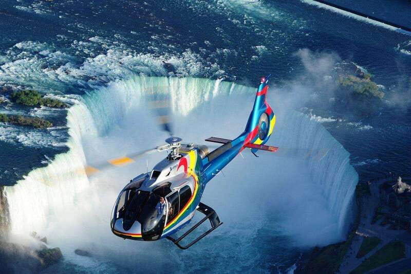 From Montreal: Toronto, Niagara Falls & 1000 Islands Tour - Night illumination and the value of the overnight hotel