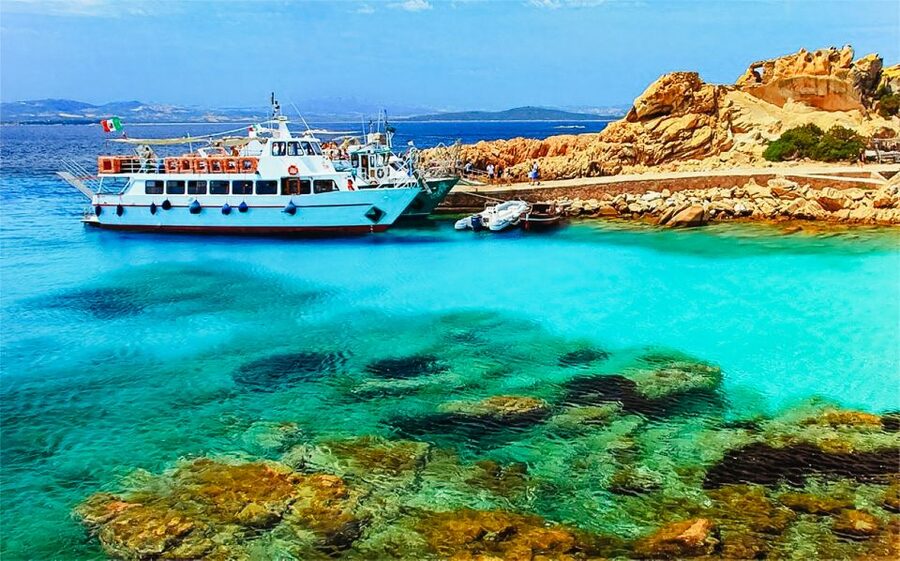 From Palau: La Maddalena Archipelago Day Tour by Boat - Food, seating, and comfort onboard