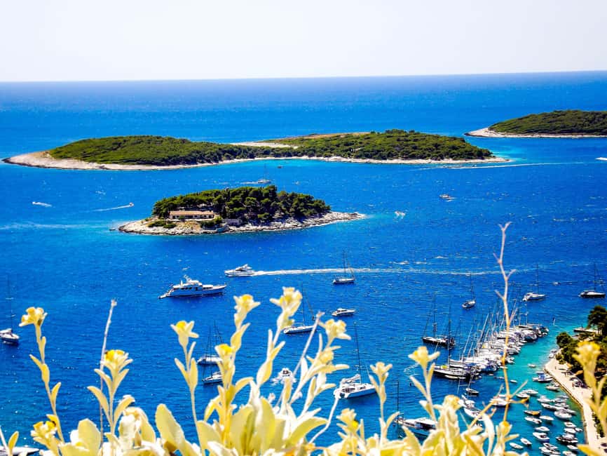 From Split: 5 Islands and Blue Cave Boat Tour - Stiniva Bay: famous view, limited stop