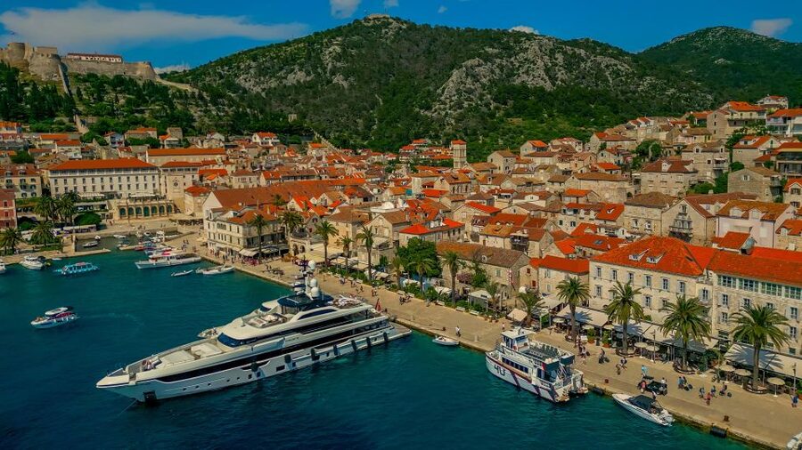 From Split, Croatia: Blue Cave & Hvar 5 Islands tour - Crew quality and the mixed route record