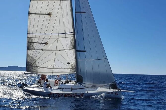 From Zadar: Full day sailing tour - Group size and comfort