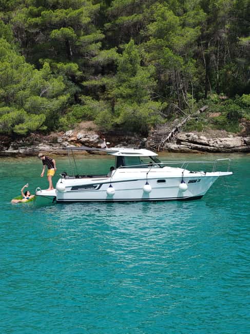 From Zadar: Islands Boat Tour with Drinks - The first 25 minutes: leaving Zadar by boat